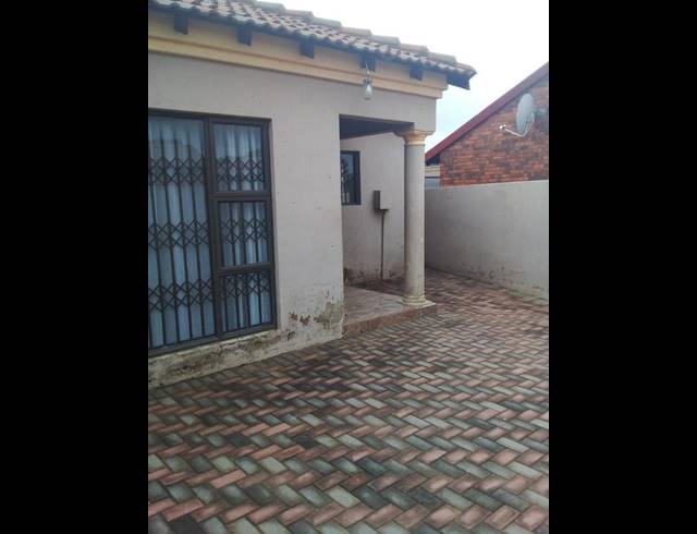 3 BEDROOM HOUSE FOR SALE IN PROTEA GLEN